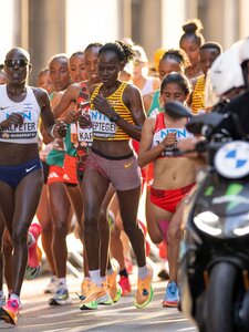 Belehalt sérüléseibe Rebecca Cheptegei, a benzinnel leöntött és felgyújtott olimpikon