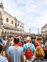 Belerokkannak a turistalátványosságok a rengeteg utazóba, az overtourism halála azonban már itt lehet a küszöbön
