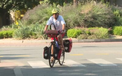 Biciklivel indult el Szentesről a párizsi olimpiára egy 80 éves nyugalmazott tesitanár