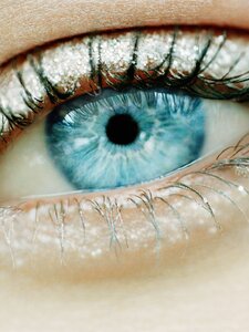 Brit tudósok megállapították, miben lehet jobb az, akinek kék a szeme