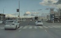 Budapesten versenyezgetett egy Tesla és egy Audi – baleset lett belőle