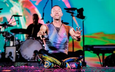 Budapesti koncertjei között a Duna-parton flangált a Coldplay énekese