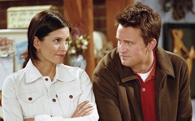 Chandler olyat tett volna Monicával a Jóbarátokban, amit Matthew Perry a rajongók miatt nem engedhetett