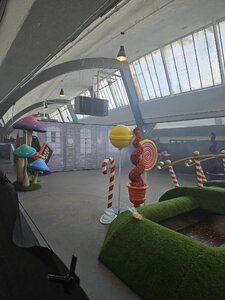 Charlie és a kamugyár: családi program helyett félig üres raktárépületet kaptak Willy Wonka rajongói Glasgow-ban