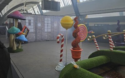 Charlie és a kamugyár: családi program helyett félig üres raktárépületet kaptak Willy Wonka rajongói Glasgow-ban