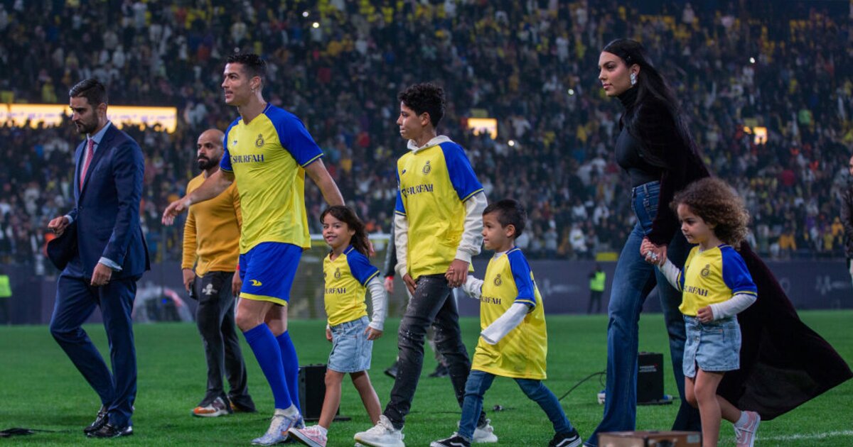 Cristiano Ronaldo 9 év után kérte meg Georgina Rodríguez kezét, nem is akármivel
