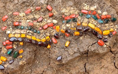 Csaknem kétezer éves ruhadíszeket találtak miskolci régészek 