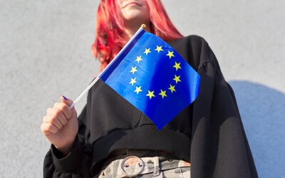 Csereprogramok, gyakornokság, önkénteskedés EU-s pénzből – összeszedtük, miért jó uniós fiatalnak lenni