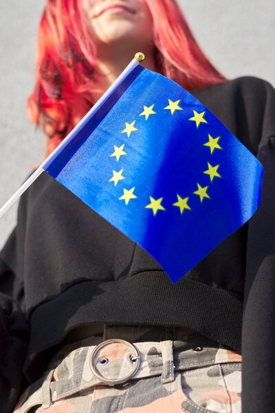 Csereprogramok, gyakornokság, önkénteskedés EU-s pénzből – összeszedtük, miért jó uniós fiatalnak lenni