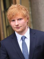 Ed Sheeran énekelve és gitározva próbálta bizonyítani a bíróságon, hogy nem Marvin Gaye-től koppintotta a slágerét