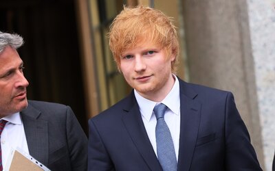 Ed Sheeran énekelve és gitározva próbálta bizonyítani a bíróságon, hogy nem Marvin Gaye-től koppintotta a slágerét