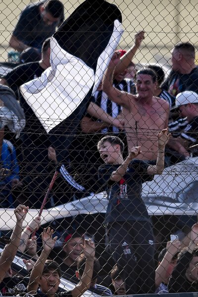 Egy 24 éves influenszer pályára engedése miatt zúdult fel az argentin futballvilág