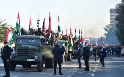 Egy csapat fiatal szórakozásból tervezhetett fegyveres akciót október 23-ára