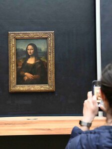 Elköltözhet helyéről a Mona Lisa, a Louvre vezetése megelégelte a festmény körüli tülekedést 
