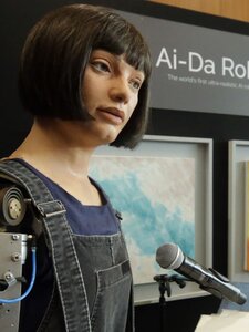 Először kelt el aukción egy humanoid robot által készített műalkotás, ami Billie Eilish portréját is megfestette