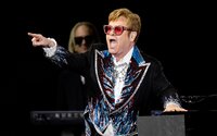 Elton John berágott és törli magát a Twitterről