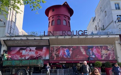 Érthetetlen baleset következtében leszakadtak a Moulin Rouge malmának ikonikus széllapátjai