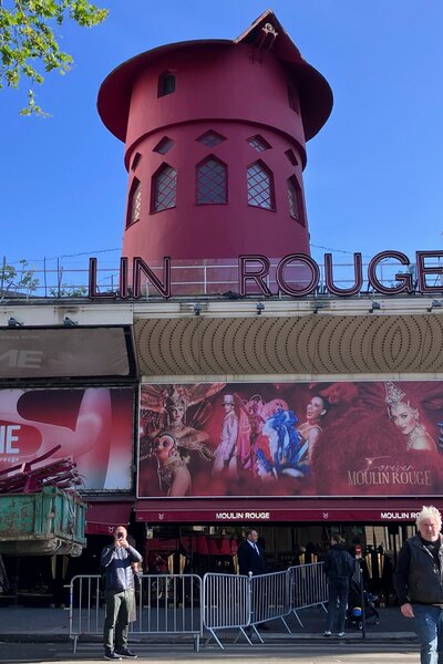 Érthetetlen baleset következtében leszakadtak a Moulin Rouge malmának legendás széllapátjai