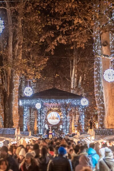 Európa egyik legmenőbb karácsonyi vására itt van a szomszédban, és időnként Bécset, Londont és Párizst is megelőzi