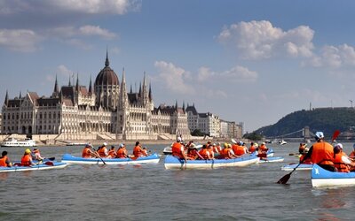 Evezősök lepték el a Dunát Budapesten – Ilyen volt az első idei Budapest Tuning program