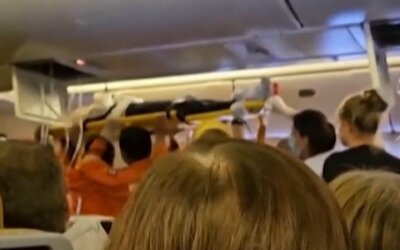 Extrém légörvénybe került a Singapore Airlines gépe, egy ember meghalt, ötvennél többen megsérültek