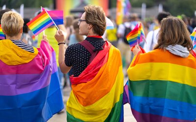 Ez lesz az első balti állam, ahol az azonos nemű párok hivatalosan is összeházasodhatnak