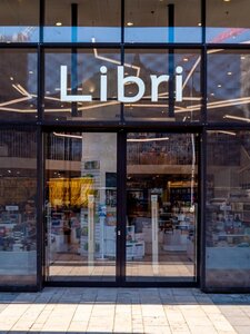 Ezúttal felnőtteknek szóló könyvek miatt bírságolták meg a Librit, magyar szerző is érintett