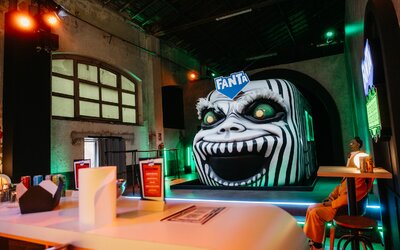 Fantasztikus halloweeni utazás: a  Beetlejuice ihlette szabadulószobát a hazai rajongók is kipróbálhatják