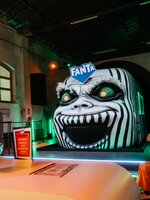 Fantasztikus halloweeni utazás: a  Beetlejuice ihlette szabadulószobát a hazai rajongók is kipróbálhatják