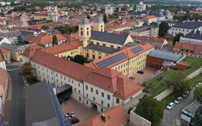 Fekete ruháik miatt vegzál(hat)ták az egri gimiseket, mielőtt letiltották a diákdemonstrációt