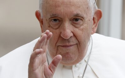 Ferenc pápa bocsánatot kér, amiért lebuzizta a melegeket