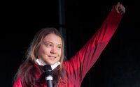 Greta Thunberg tűkön ülve várja Andrew Tate levelét a kisfaszenergia@legyenéleted.com-ra