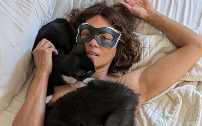 Halle Berry melleit cicákkal takarva emlékezett meg A Macskanő 20 éves évfordulójáról