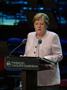 Hamarosan a polcokra kerül Angela Merkel memoárja