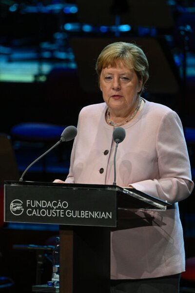 Hamarosan a polcokra kerül Angela Merkel memoárja