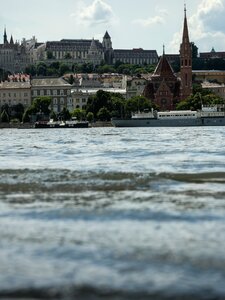 Harmadfokú árvízveszély Budapesten: Hétfő este lezárják a rakpartokat