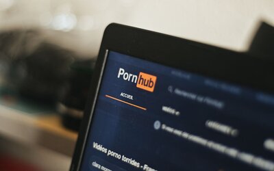 Három pornóoldalt is szigorúbb felügyelet alá von az EU