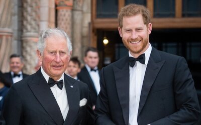 Harry herceg offolta Károly király 75. születésnapját, tovább mélyül a szakadék apa és fia között