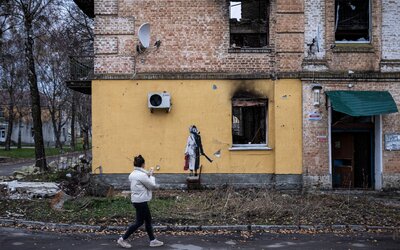 Hazafias műkincstolvajok lovasították meg Banksy egyik graffitijét Ukrajnában
