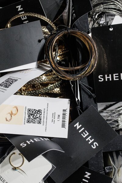 Heves tiltakozások ellenére is megnyitja első fizikai boltját a Shein