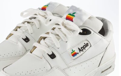 Jöhet egy sneaker az Apple-től? – Most tiéd lehet a limitált szériás surranó, ha „icipicit“ a zsebedbe nyúlsz