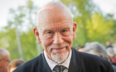 John Malkovich egymás után háromszor lép fel Budapesten