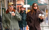 Justin Bieber bizarr szemüvegben oson New York utcáin