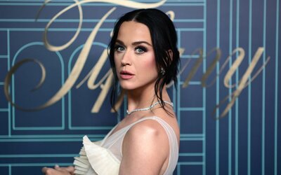 Kamufotók készültek Katy Perryről a Met-gálán, az édesanyja is bedőlt az AI átverésének