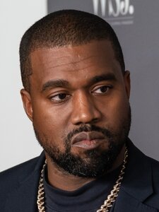 Kanye West megint fittyet hányt arra, hogy nem kapott engedélyt egy dal felhasználására, ezért bíróság elé kell állnia