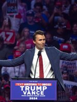 Ki volt a merénylet áldozatává váló Charlie Kirk? Portrénk a republikánus elitbe felmászó (szélső)jobboldali influenszerről