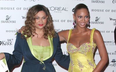 Kiakadt az internet Beyoncé új megjelenése miatt, az édesanyja a védelmére kelt