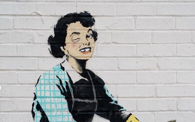 Kiderült, ki lehet valójában Banksy? – Egy bírósági ügy fedheti fel a művész igazi nevét