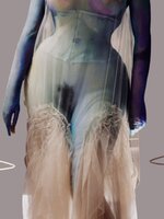 Kim Kardashian a fanszőrszerű tangával polgárpukkasztani akart, de véletlenül megemlékezett a történelem egy elfeledett darabjáról