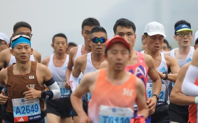 Kizárták a pekingi félmaraton győztesét, mert három afrikai futó direkt belassított mögötte